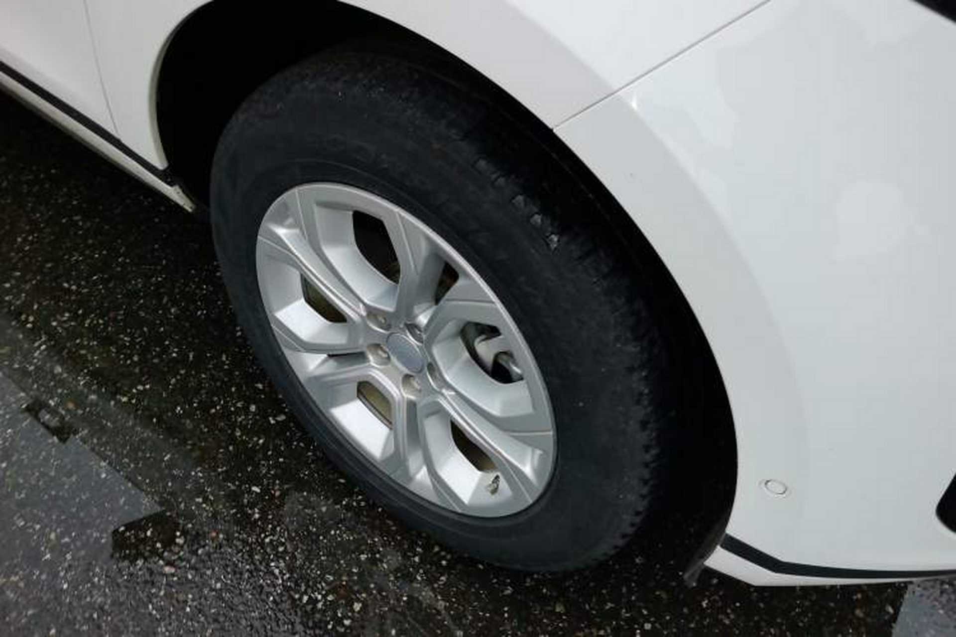 Used Land Rover Range Evoque 2020 249 PS Youth Edition Right Front Wheel Hub