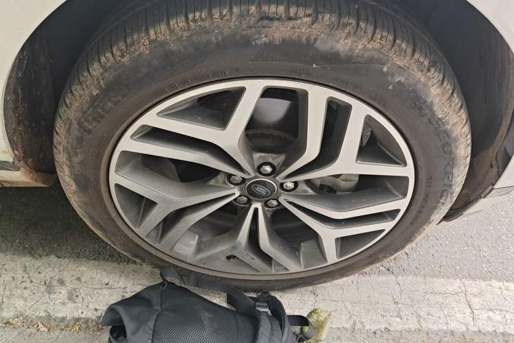 Used Land Rover Range Evoque 2020 249 PS R-DYNAMIC SE Sport Technology Edition Right Front Wheel Hub