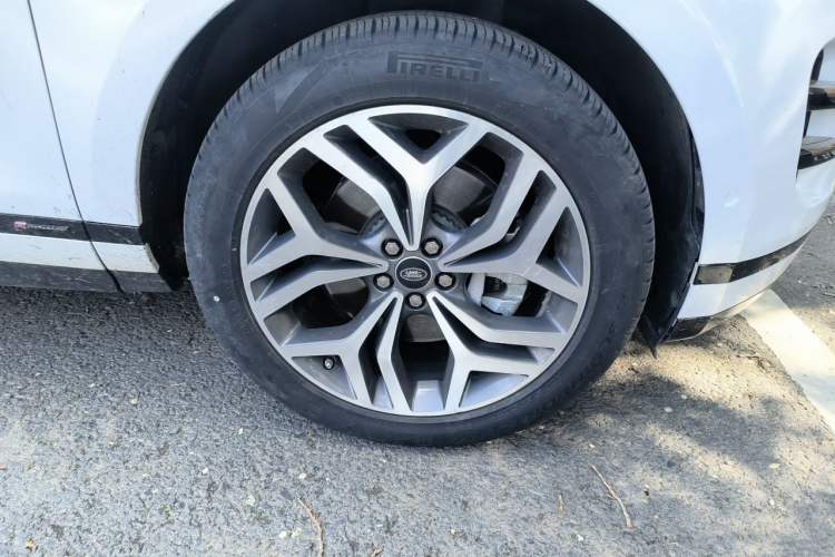 Used Land Rover Range Evoque 2020 249 PS R-DYNAMIC S Sport Edition Right Front Wheel Hub