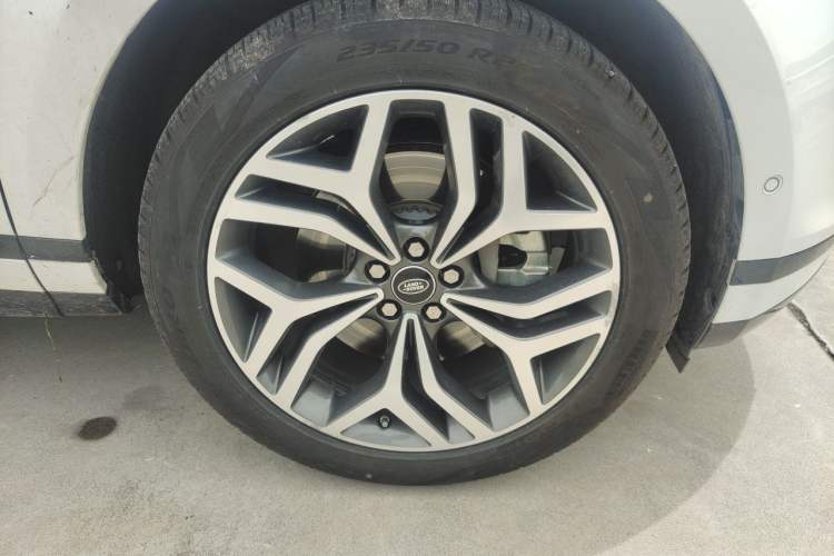 Used Land Rover Range Evoque 2020 249 PS R-DYNAMIC SE Sport Technology Edition Right Front Wheel Hub