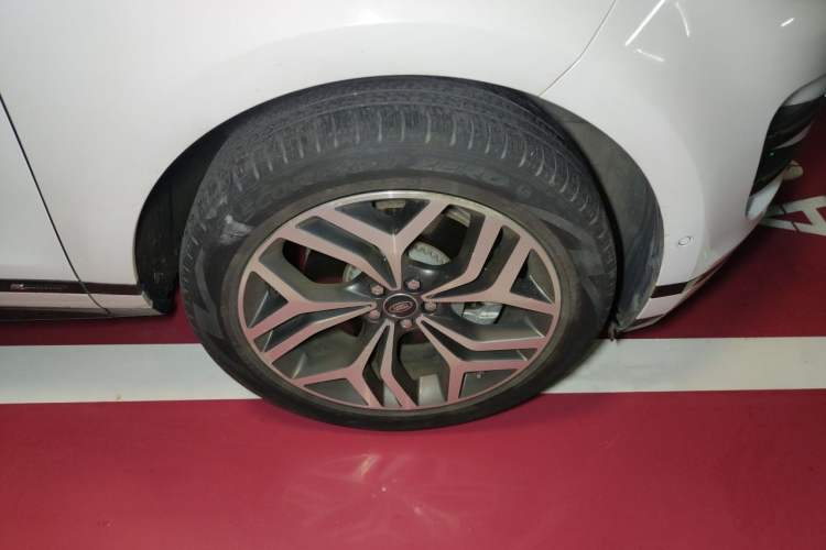 Used Land Rover Range Evoque 2020 249 PS R-DYNAMIC S Sport Edition Right Front Wheel Hub