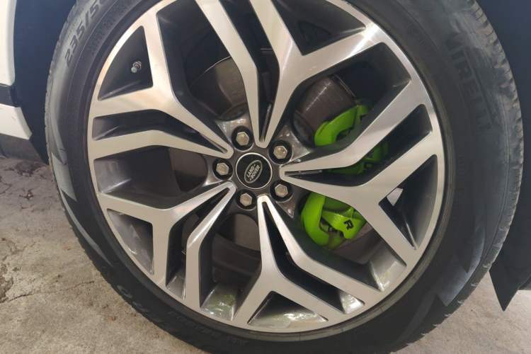 Used Land Rover Range Evoque 2020 249 PS R-DYNAMIC SE Sport Technology Edition Right Front Wheel Hub