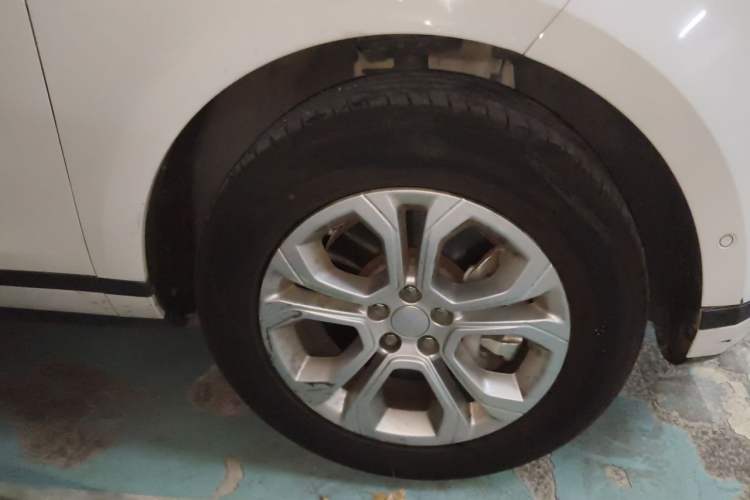 Used Land Rover Range Evoque 2020 249 PS Youth Edition Right Front Wheel Hub
