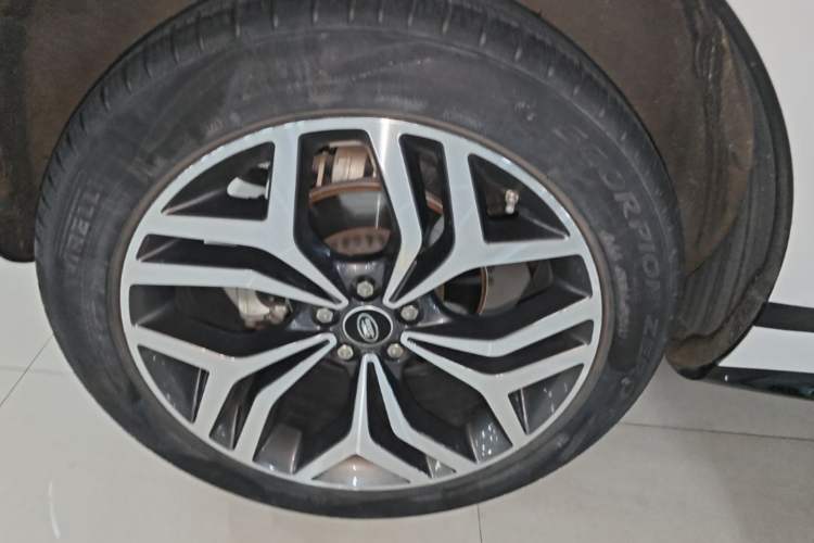 Used Land Rover Range Evoque 2020 249 PS R-DYNAMIC SE Sport Technology Edition Right Rear Wheel Hub