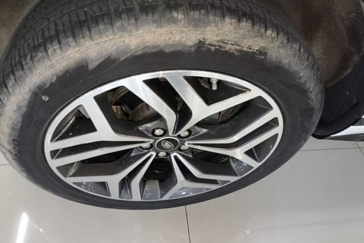 Used Land Rover Range Evoque 2020 249 PS R-DYNAMIC S Sport Edition Right Rear Wheel Hub