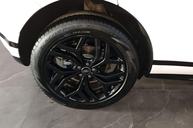 Used Land Rover Range Evoque 2020 249 PS R-DYNAMIC S Blackened Sport Technology Edition Right Rear Wheel Hub