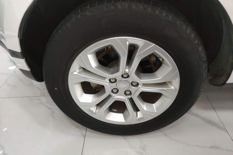 Used Land Rover Range Evoque 2020 249 PS Youth Edition Right Rear Wheel Hub