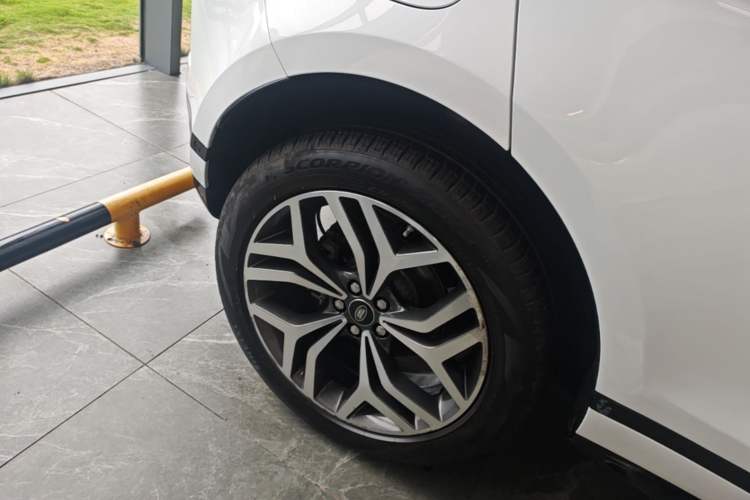 Used Land Rover Range Evoque 2020 249 PS R-DYNAMIC S Sport Edition Right Rear Wheel Hub