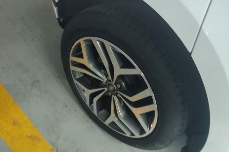 Used Land Rover Range Evoque 2020 249 PS R-DYNAMIC S Sport Edition Right Rear Wheel Hub