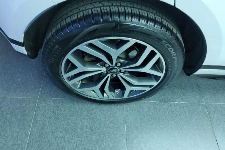 Used Land Rover Range Evoque 2020 249 PS R-DYNAMIC SE Sport Technology Edition Right Rear Wheel Hub