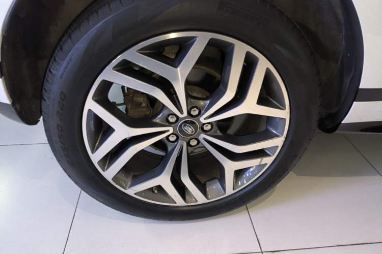 Used Land Rover Range Evoque 2020 249 PS R-DYNAMIC S Sport Edition Right Rear Wheel Hub