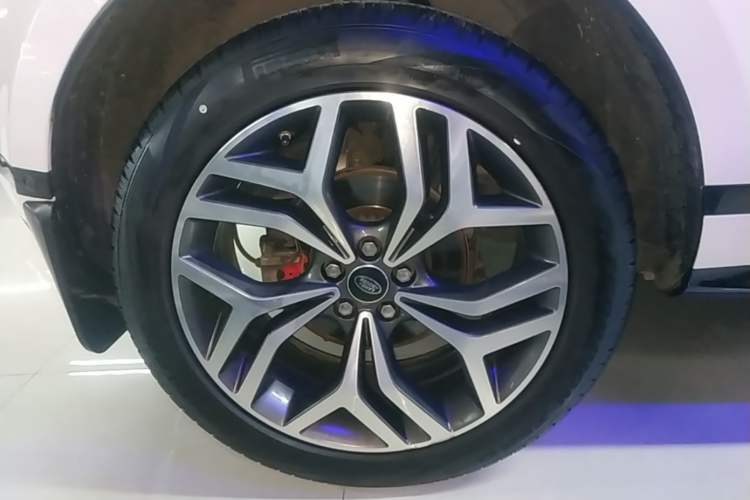Used Land Rover Range Evoque 2020 249 PS R-DYNAMIC SE Sport Technology Edition Right Rear Wheel Hub