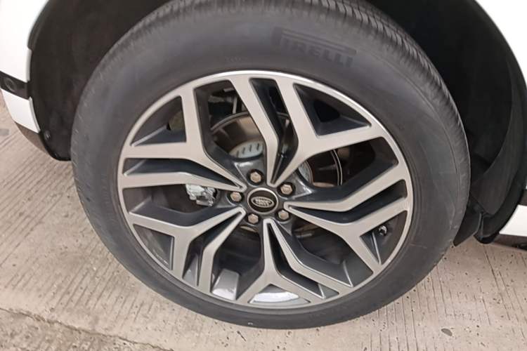 Used Land Rover Range Evoque 2020 249 PS R-DYNAMIC S Sport Edition Right Rear Wheel Hub
