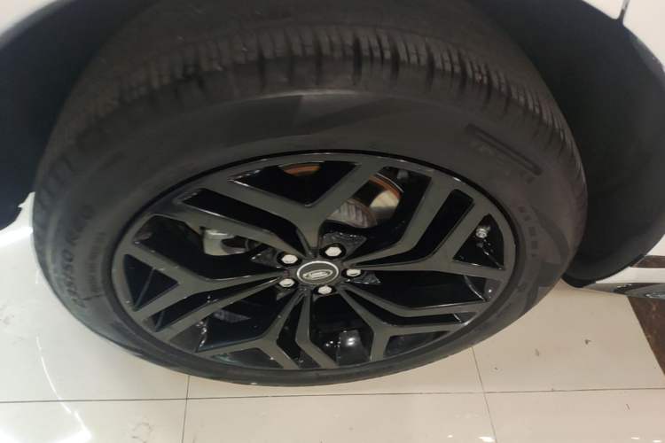 Used Land Rover Range Evoque 2020 249 PS R-DYNAMIC S Black Edition Sport Version Right Rear Wheel Hub