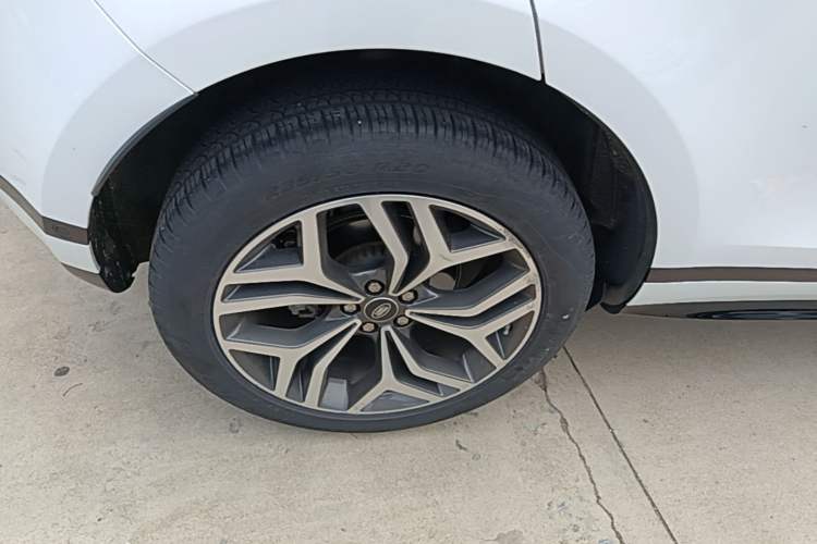 Used Land Rover Range Evoque 2020 249 PS R-DYNAMIC SE Sport Technology Edition Right Rear Wheel Hub