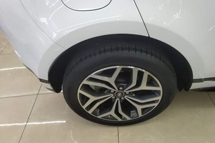Used Land Rover Range Evoque 2020 249 PS R-DYNAMIC S Sport Edition Right Rear Wheel Hub