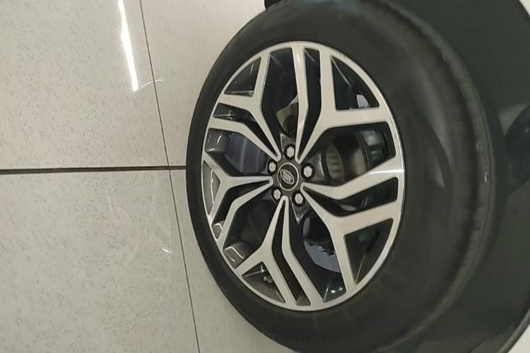 Used Land Rover Range Evoque 2020 249 PS R-DYNAMIC S Sport Edition Right Rear Wheel Hub