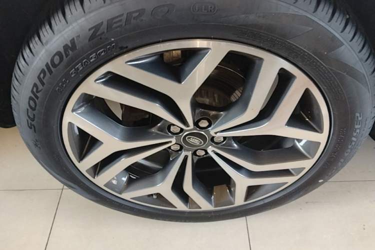 Used Land Rover Range Evoque 2020 249 PS R-DYNAMIC SE Sport Technology Edition Right Rear Wheel Hub