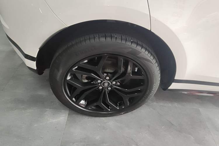 Used Land Rover Range Evoque 2020 249 PS R-DYNAMIC S Black Edition Sport Version Right Rear Wheel Hub