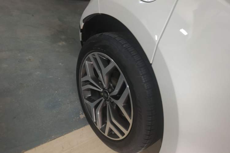 Used Land Rover Range Evoque 2020 249 PS R-DYNAMIC S Sport Edition Right Rear Wheel Hub