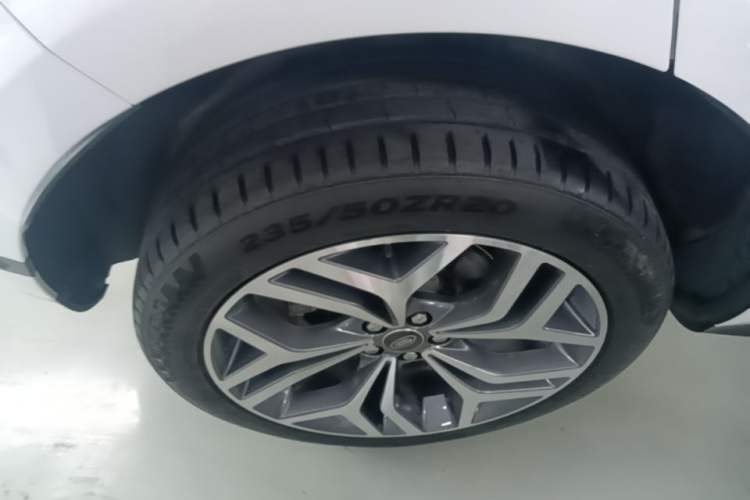 Used Land Rover Range Evoque 2020 249 PS R-DYNAMIC S Sport Edition Right Rear Wheel Hub