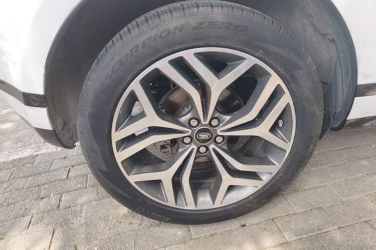 Used Land Rover Range Evoque 2020 249 PS R-DYNAMIC SE Sport Technology Edition Right Rear Wheel Hub