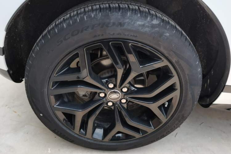 Used Land Rover Range Evoque 2020 249 PS R-DYNAMIC S Black Edition Sport Version Right Rear Wheel Hub