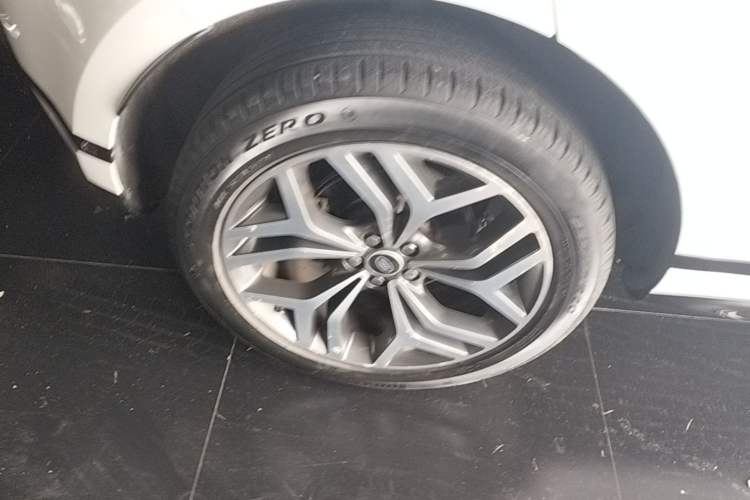 Used Land Rover Range Evoque 2020 249 PS R-DYNAMIC SE Sport Technology Edition Right Rear Wheel Hub