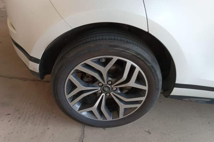 Used Land Rover Range Evoque 2020 249 PS R-DYNAMIC SE Sport Technology Edition Right Rear Wheel Hub