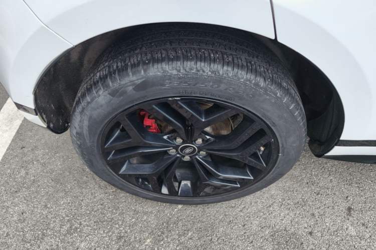 Used Land Rover Range Evoque 2020 249 PS R-DYNAMIC S Black Edition Sport Version Right Rear Wheel Hub