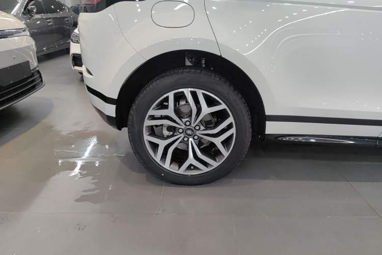 Used Land Rover Range Evoque 2020 249 PS R-DYNAMIC SE Sport Technology Edition Right Rear Wheel Hub