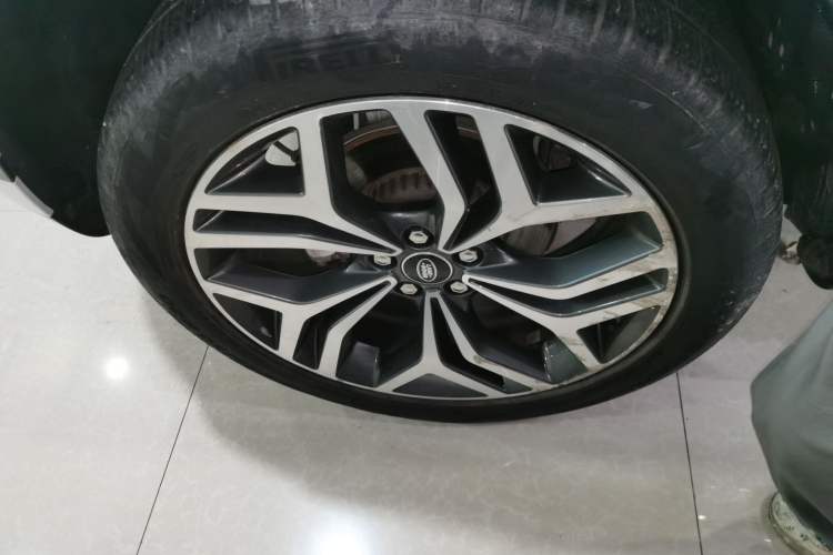 Used Land Rover Range Evoque 2020 249 PS R-DYNAMIC S Sport Edition Right Rear Wheel Hub