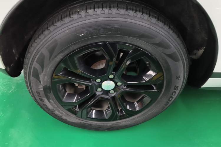 Used Land Rover Range Evoque 2020 249 PS Youth Edition Right Rear Wheel Hub