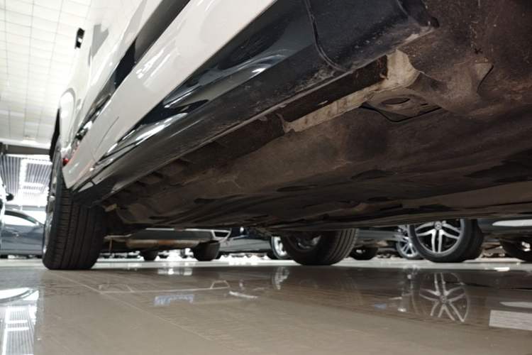 Used Land Rover Range Evoque 2020 249 PS R-DYNAMIC S Sport Edition Right Side Sill