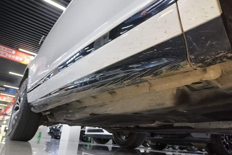 Used Land Rover Range Evoque 2020 249 PS R-DYNAMIC S Sport Edition Right Side Sill