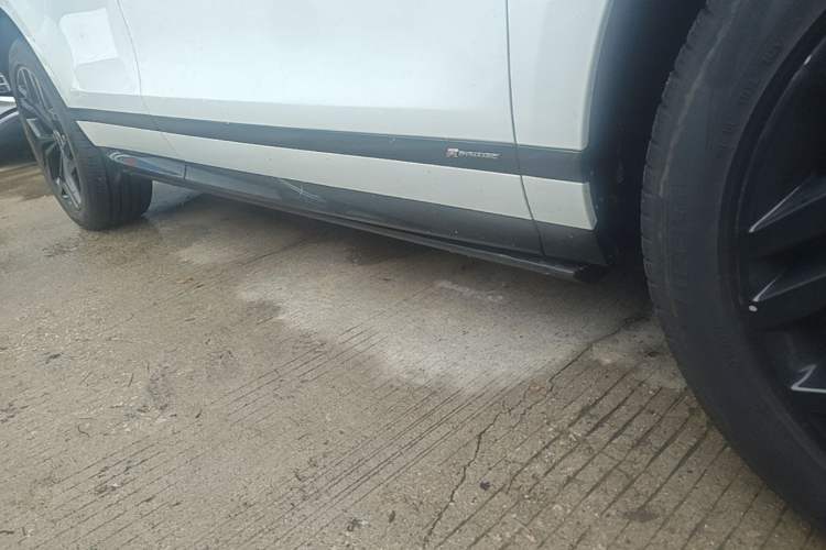 Used Land Rover Range Evoque 2020 249 PS R-DYNAMIC S Sport Edition Right Side Sill