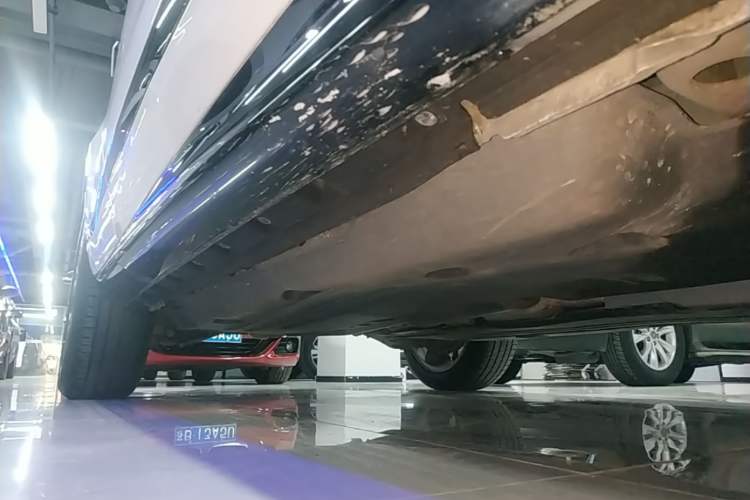 Used Land Rover Range Evoque 2020 249 PS R-DYNAMIC SE Sport Technology Edition Right Side Sill