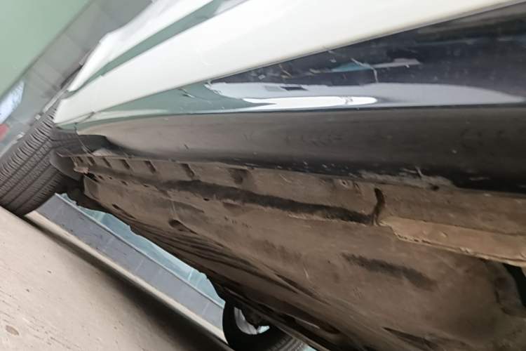 Used Land Rover Range Evoque 2020 249 PS R-DYNAMIC S Sport Edition Right Side Sill