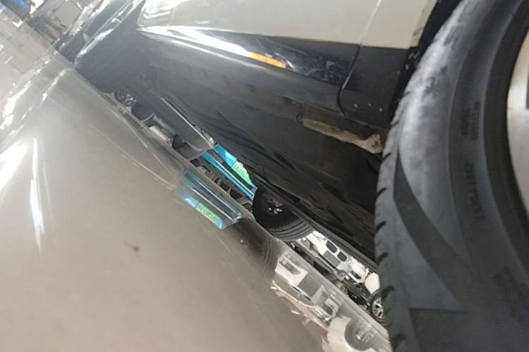 Used Land Rover Range Evoque 2020 249 PS R-DYNAMIC SE Sport Technology Edition Right Side Sill