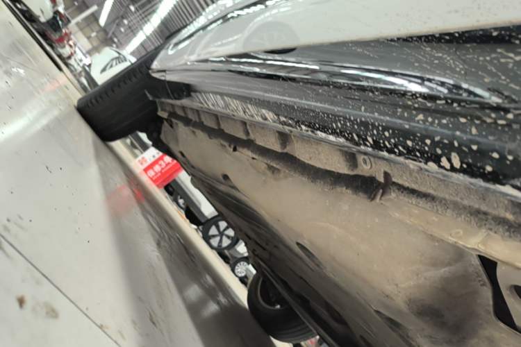 Used Land Rover Range Evoque 2020 249 PS R-DYNAMIC S Sport Edition Right Side Sill