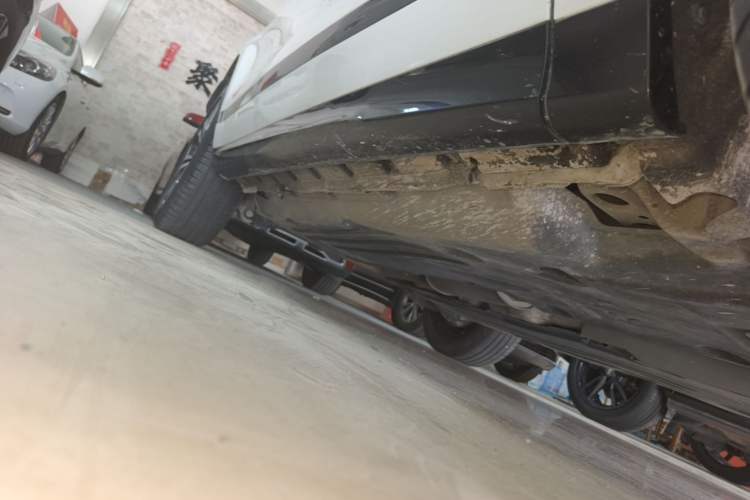 Used Land Rover Range Evoque 2020 249 PS R-DYNAMIC S Sport Edition Right Side Sill