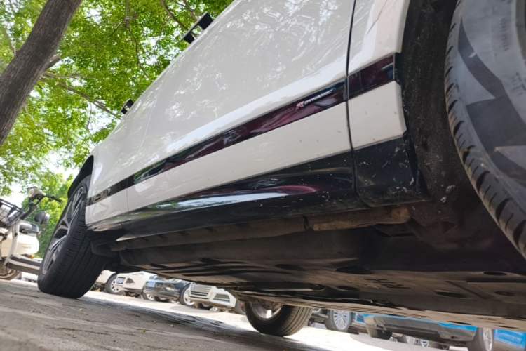 Used Land Rover Range Evoque 2020 249 PS R-DYNAMIC SE Sport Technology Edition Right Side Sill