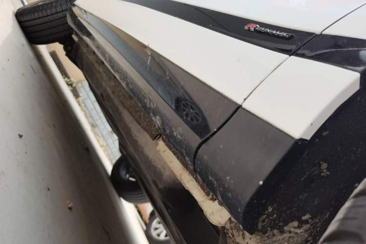 Used Land Rover Range Evoque 2020 249 PS R-DYNAMIC S Black Edition Sport Version Right Side Sill