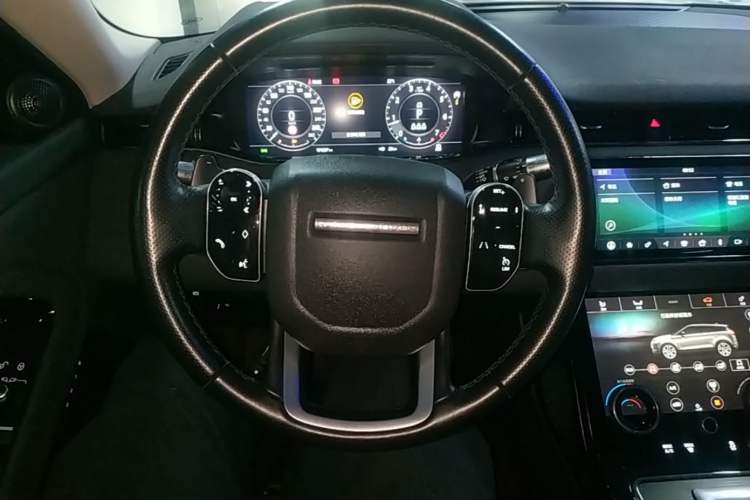 Used Land Rover Range Evoque 2020 249 PS R-DYNAMIC SE Sport Technology Edition Steering Wheel