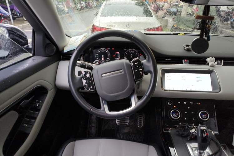 Used Land Rover Range Evoque 2020 249 PS R-DYNAMIC S Sport Edition Steering Wheel