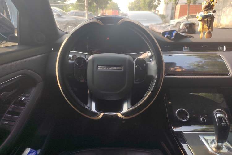 Used Land Rover Range Evoque 2020 249 PS R-DYNAMIC S Black Edition Sport Version Steering Wheel