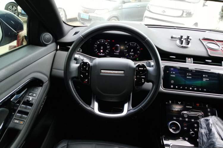 Used Land Rover Range Evoque 2020 249 PS R-DYNAMIC SE Sport Technology Edition Steering Wheel