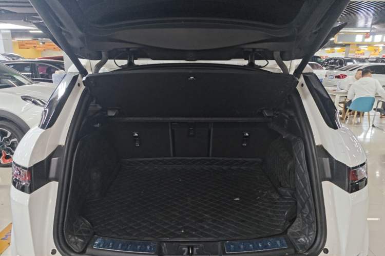 Used Land Rover Range Evoque 2020 249 PS R-DYNAMIC SE Sport Technology Edition Trunk