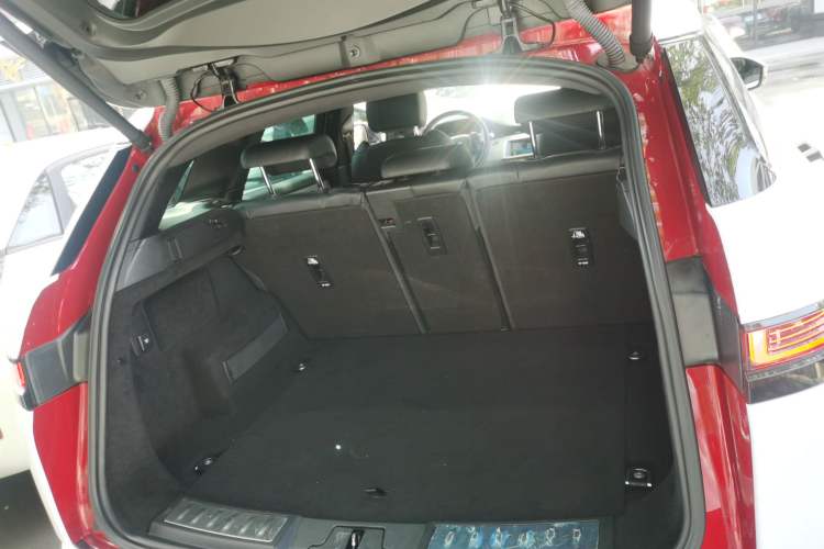 Used Land Rover Range Evoque 2020 249 PS R-DYNAMIC S Sport Edition Trunk
