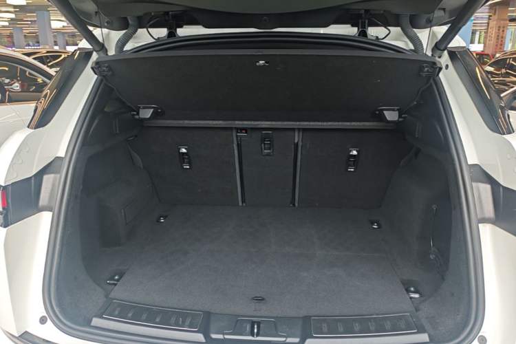 Used Land Rover Range Evoque 2020 249 PS R-DYNAMIC S Sport Edition Trunk